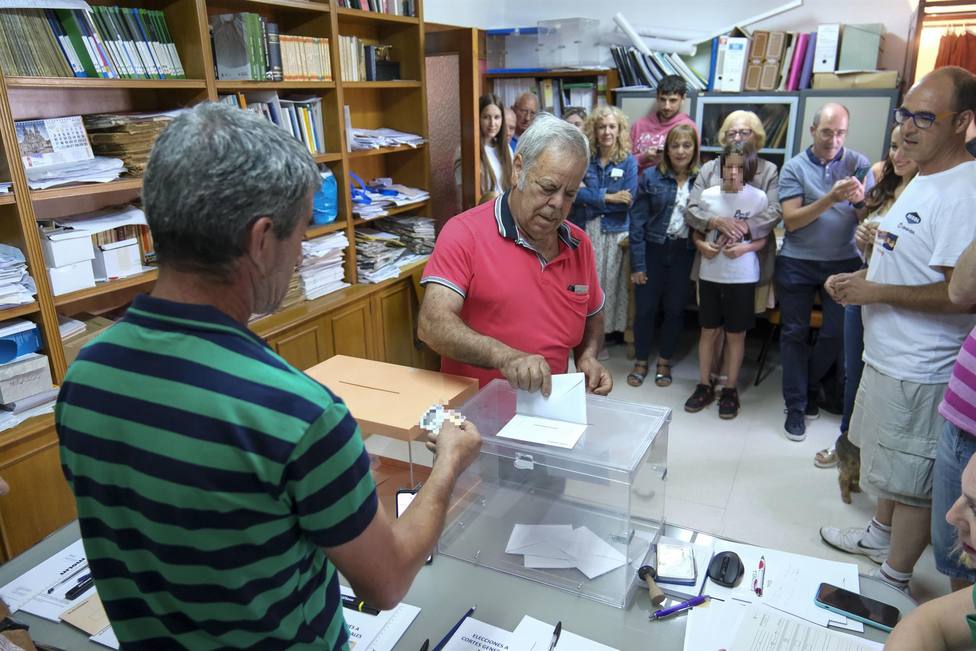 Un ministro de Franco desvela la decisión de la Transición que afecta al resultado electoral: Probl