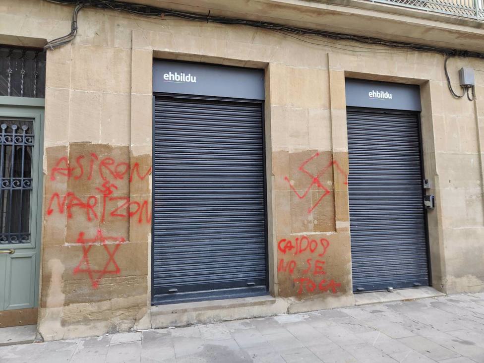 La Junta de Portavoces del Ayuntamiento de Pamplona rechaza las pintadas nazis en calles