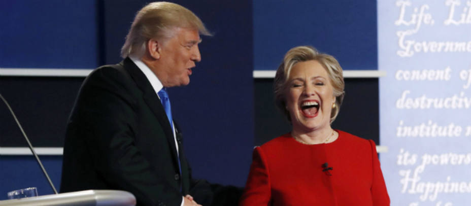 Hillary Clinton saluda Donald Trump durante el primer debate electoral en EE.UU. REUTERS