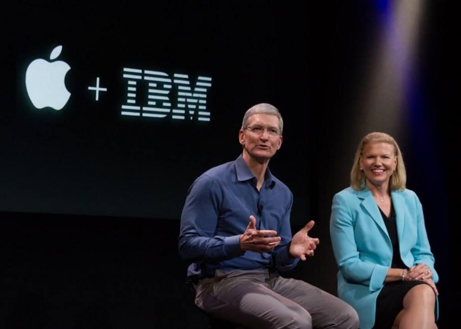 Tim Cook, CEO de Apple y Ginni Rometty, CEO de IBM
