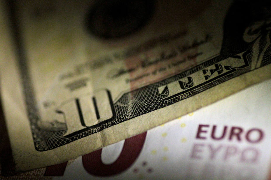 El euro alcanza cotas por encima del dólar que no conseguía desde hace tres años