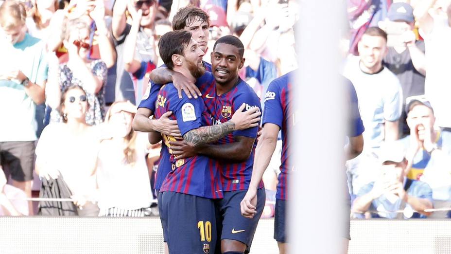 Los jugadores del Barcelona celebran el gol de Malcom