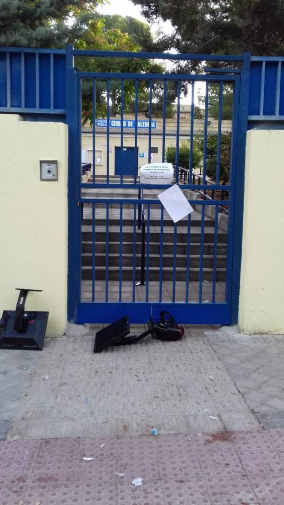 Destrozan aulas enteras en el colegio Ciudad de Valencia de Vallecas
