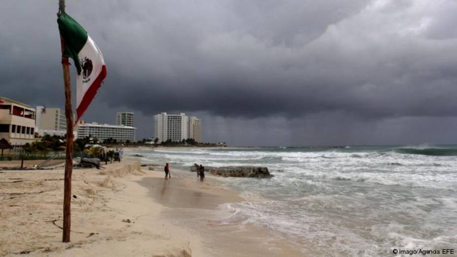 El huracán Willa baja a categoría 4 y se deja notar en la costa noroeste de México