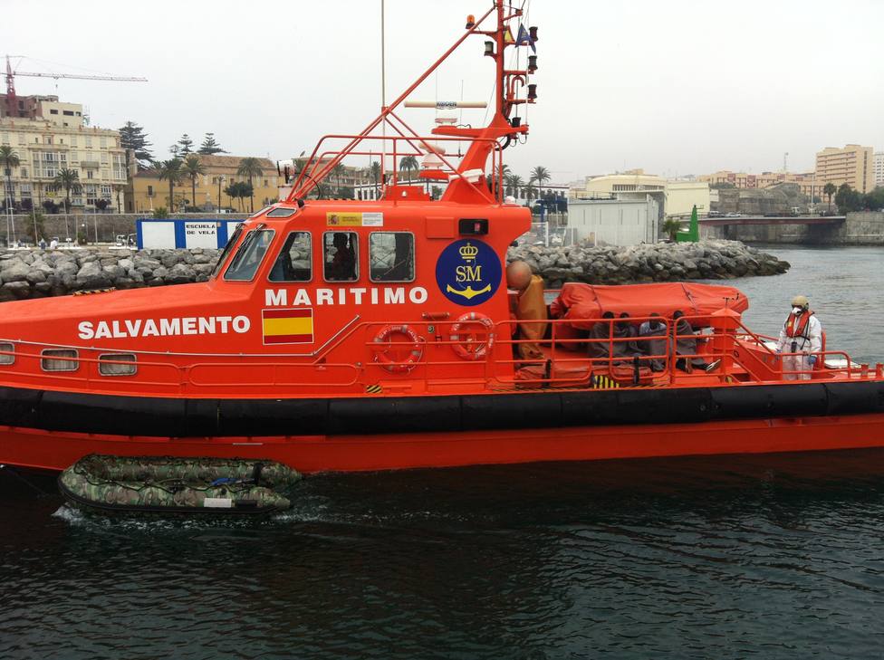 Rescatados 33 migrantes, tres menores, de una patera que navegaba cerca del cabo de Trafalgar (Cádiz)