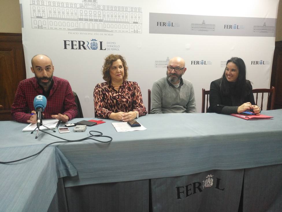 Participantes en la presentación de la propuesta artística en el Ayuntamiento de Ferrol
