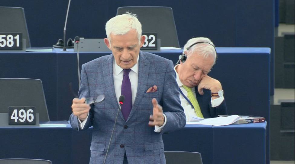 La lección literaria de Margallo a los que le critican por dormirse en el Parlamento Europeo