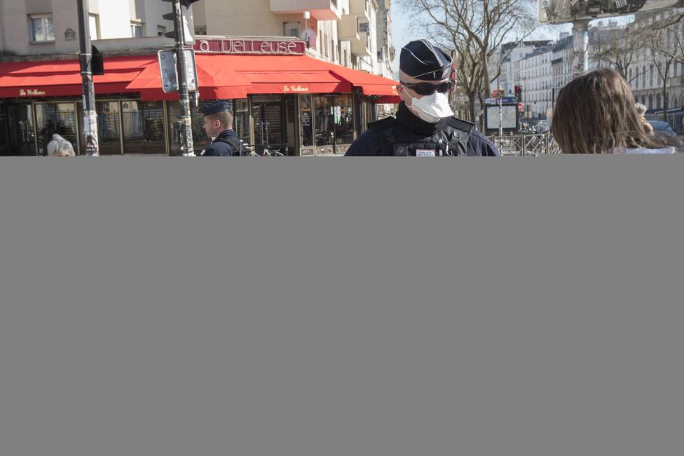 Los policías franceses amenazan con no vigilar el confinamiento si no reciben mascarillas