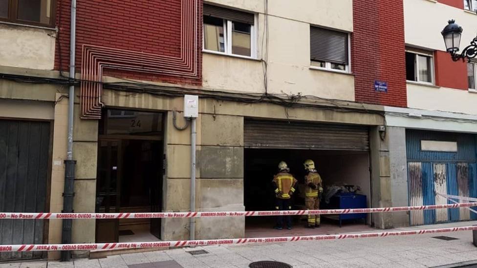 Edificio desalojado en Oviedo por grietas