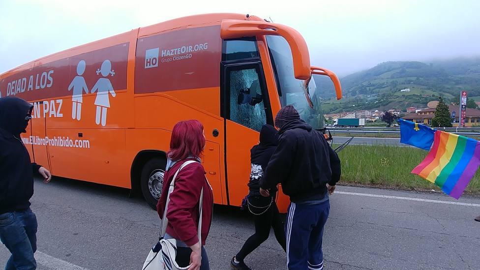 Ataque al bus de HazteOir en Lena