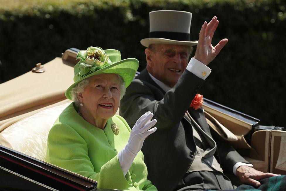 La Reina Isabel II de Inglaterra y el duque de Edimburgo en Ascot
