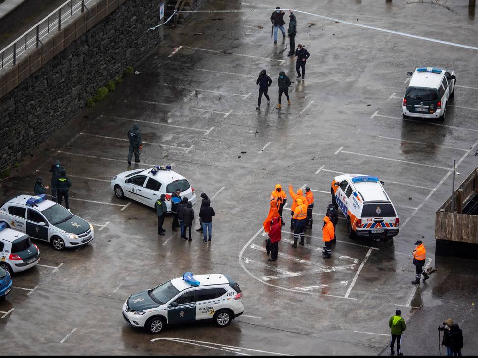 Labores de búsqueda del desaparecido en el Puerto de San isidro de Asturias tras un alud