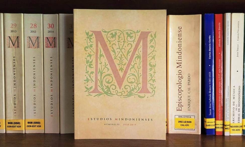 Varios de los tomos de Estudios Mindonienses - FOTO: Diócesis de Mondoñedo-Ferrol