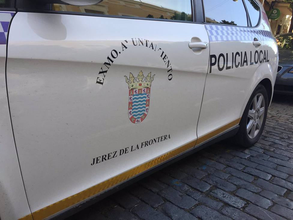 Expediente a un policía local de Jerez por golpear a un joven en la cara con la porra