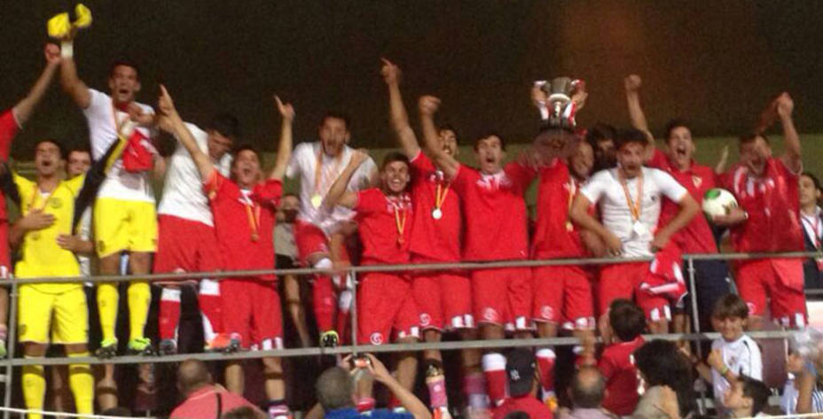 El Sevilla celebra el título copero.