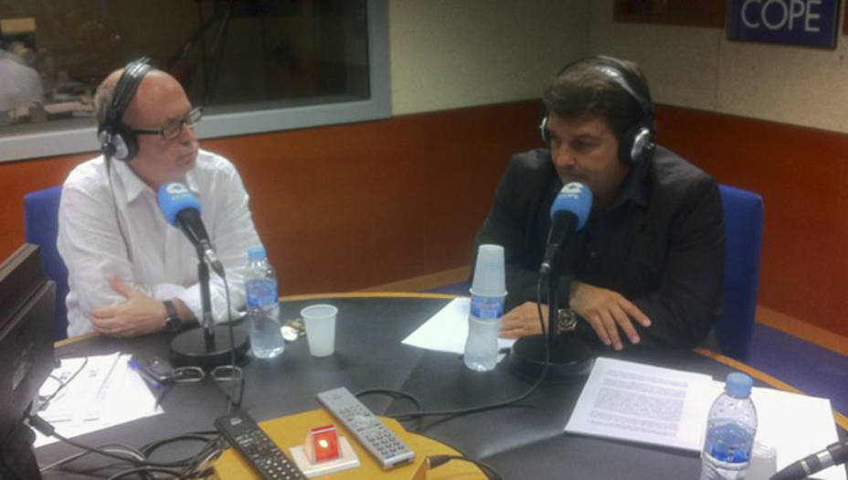 Joan Laporta, junto a Manolo Oliveros, jefe de deportes de Cope Cataluña