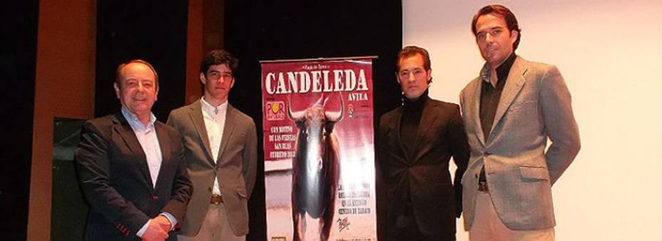 Simón, Jiménez y Uceda junto al alcalde de Candeleda en el acto de presentación. DIARIODEAVILA.ES