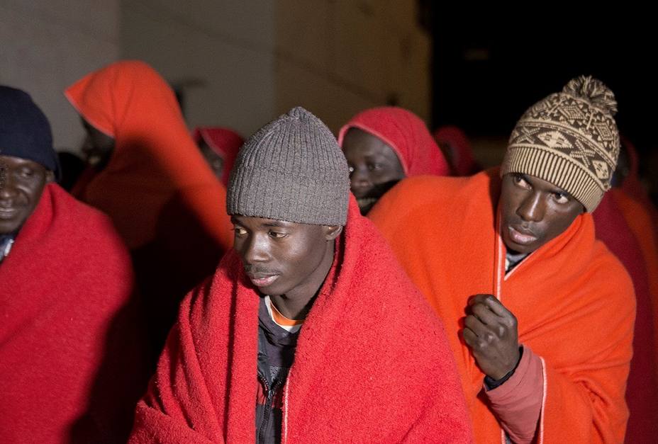 72 inmigrantes rescatados en aguas del Estrecho