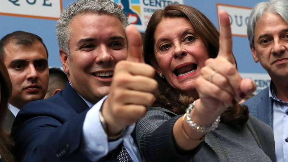 Iván Duque, el novato que lidera las encuestas a la presidencia de Colombia de la mano de Uribe