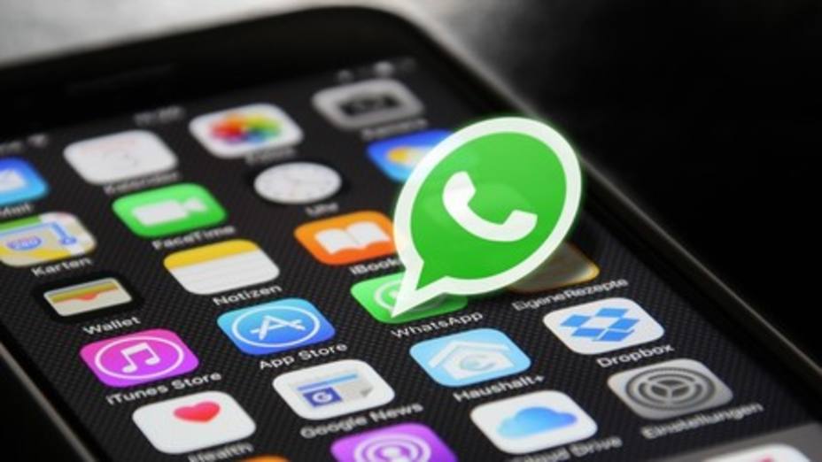 Error en iOS: Siri permite escuchar los mensajes de Whatsapp con el iPhone