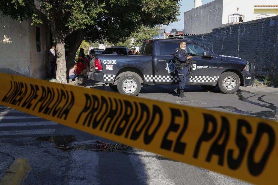 Hallan cuatro cuerpos en una fosa clandestina en oeste de México