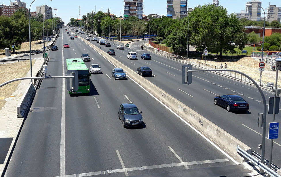 Los conductores aplauden la decisión de Martínez-Almeida de apagar los semáforos de la A5