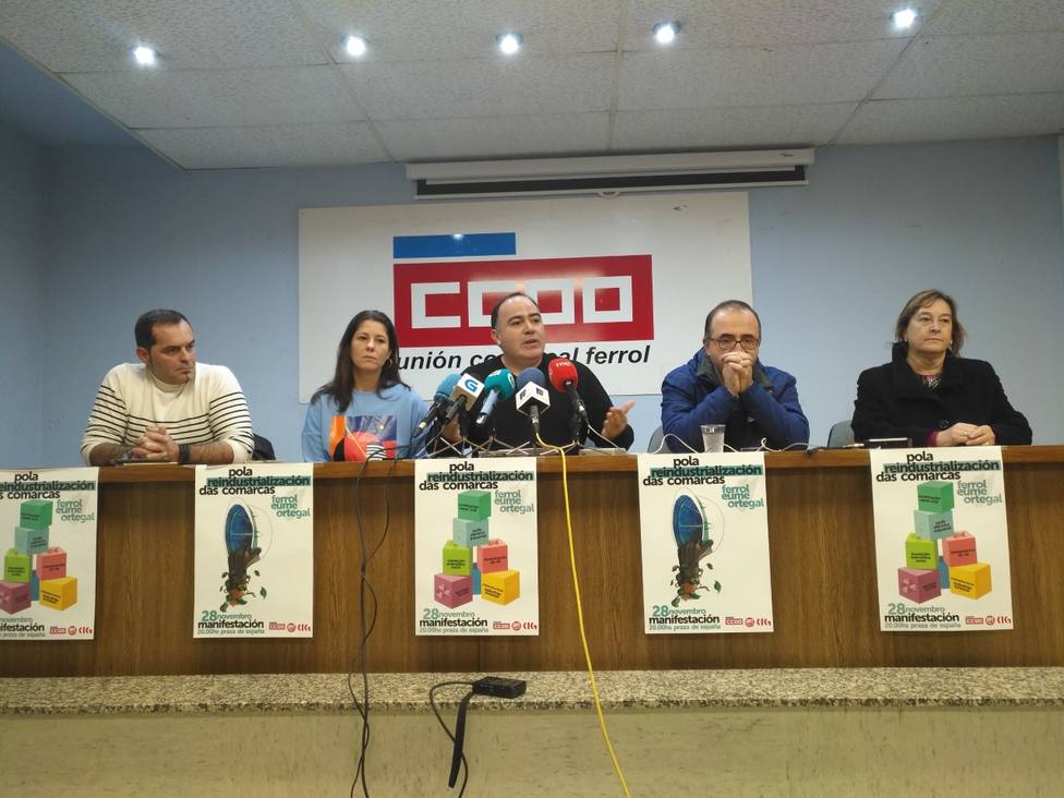Responsables de CCOO en rueda de prensa en la sede del sindicato en Ferrol