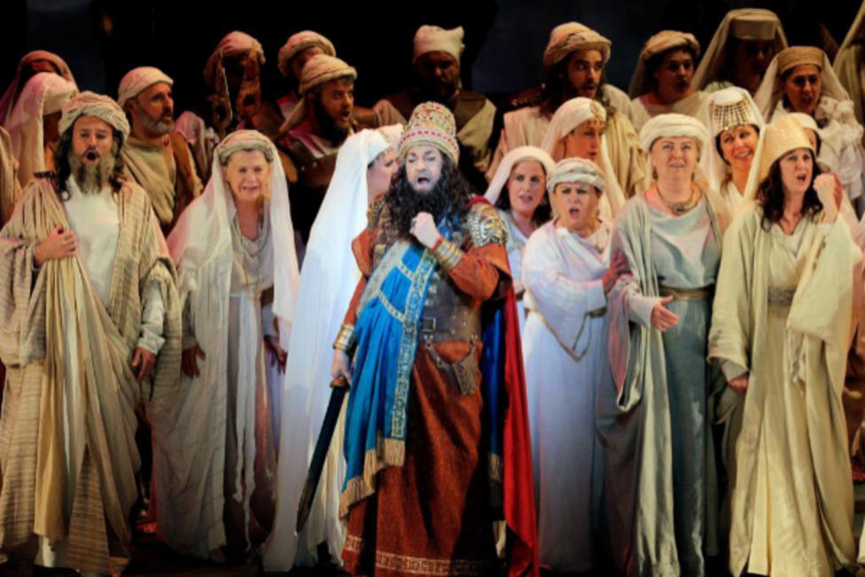 Plácido Domingo recibe el reconocimiento del público con Nabucco y su patria