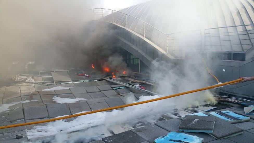 Estabilizado el incendio en el aeropuerto de Alicante-Elche