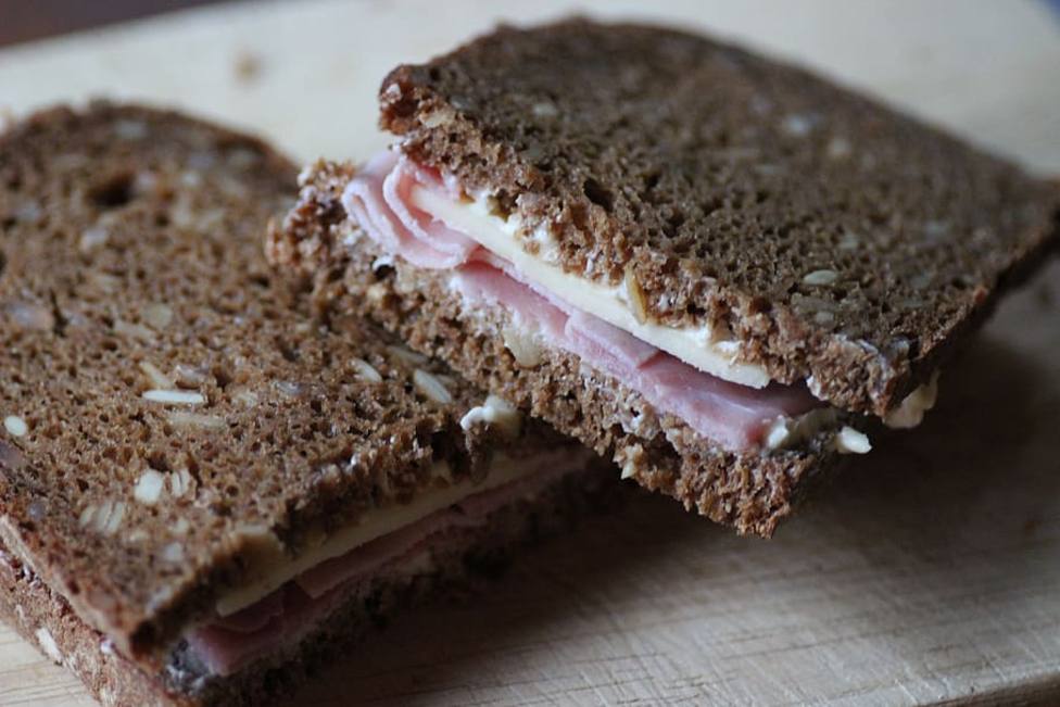 ctv-hxs-multigrain-bread-whole-wheat-snack-sandwich-ham-cheese