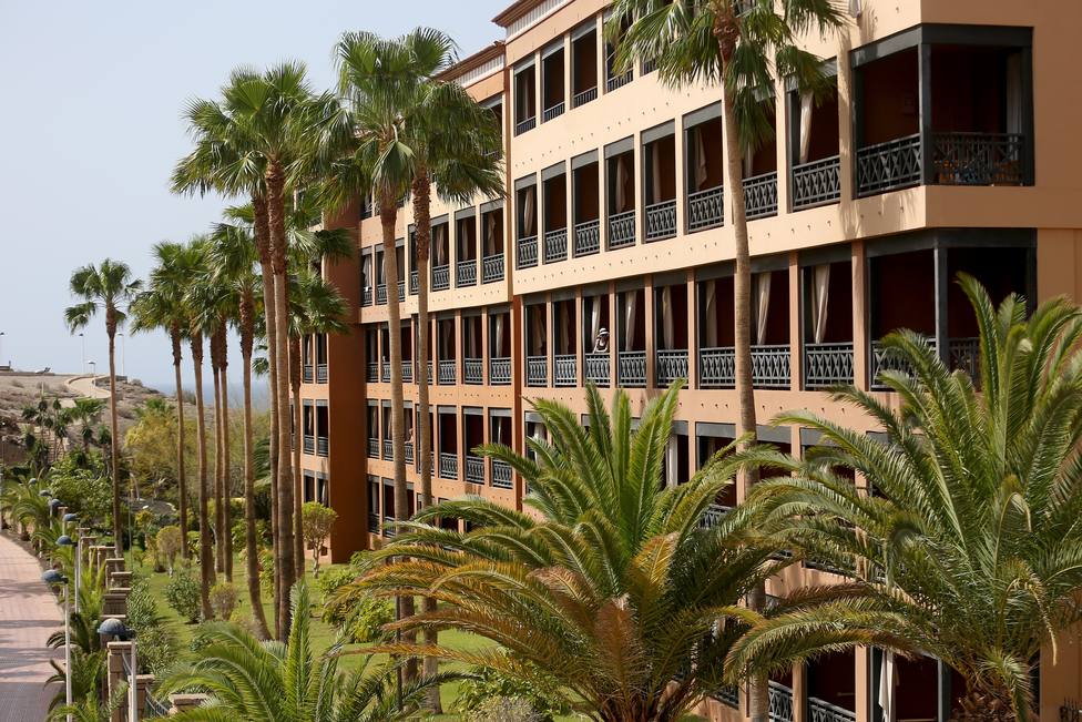 Permiten la salida de 130 clientes en cuarentena en un hotel de Tenerife