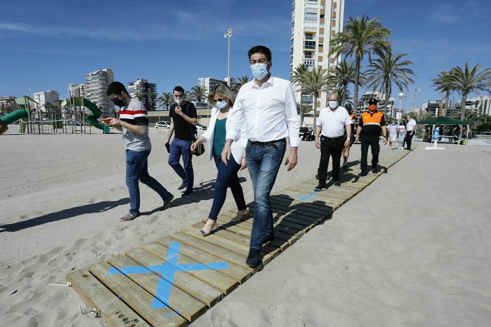 El alcalde de Alicante Luis Barcala en la presentación del dispositivo de seguridad de playas (Ayuntamiento)