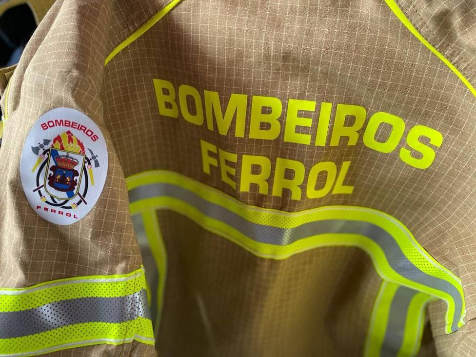 Los profesionales ya están utilizando los nuevos trajes de protección - FOTO: Concello de Ferrol