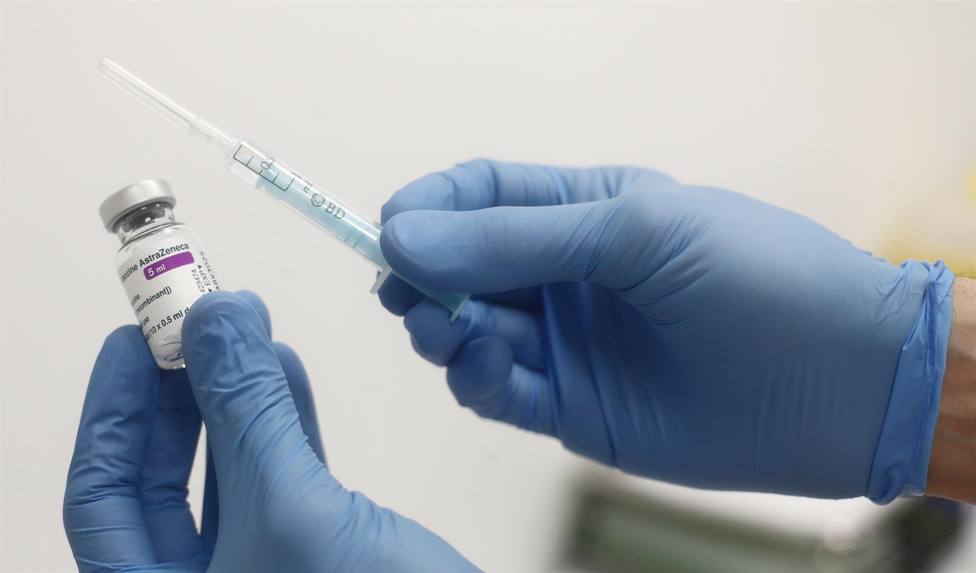 Más de mil personas de 64 y 65 años serán vacunados miércoles con AstraZéneca