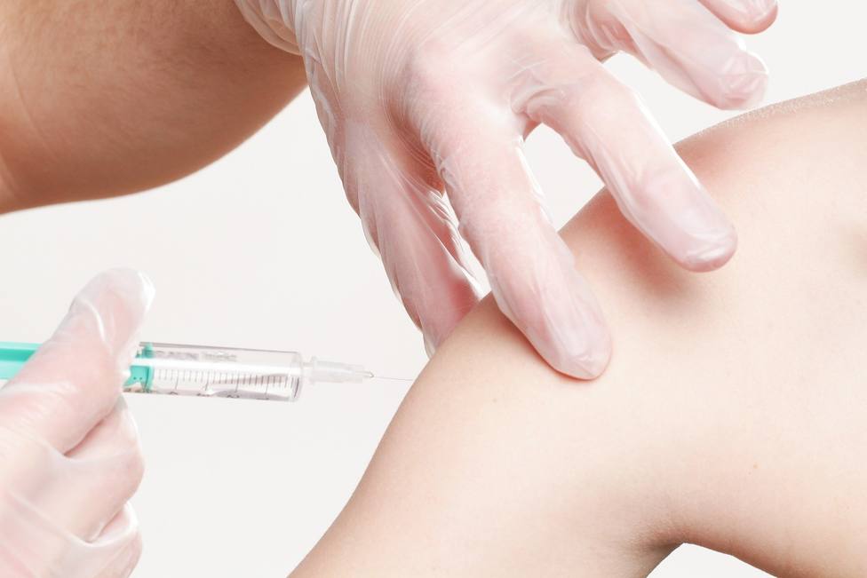 Cáceres comenzará a vacunar a menores de 70 la próxima semana