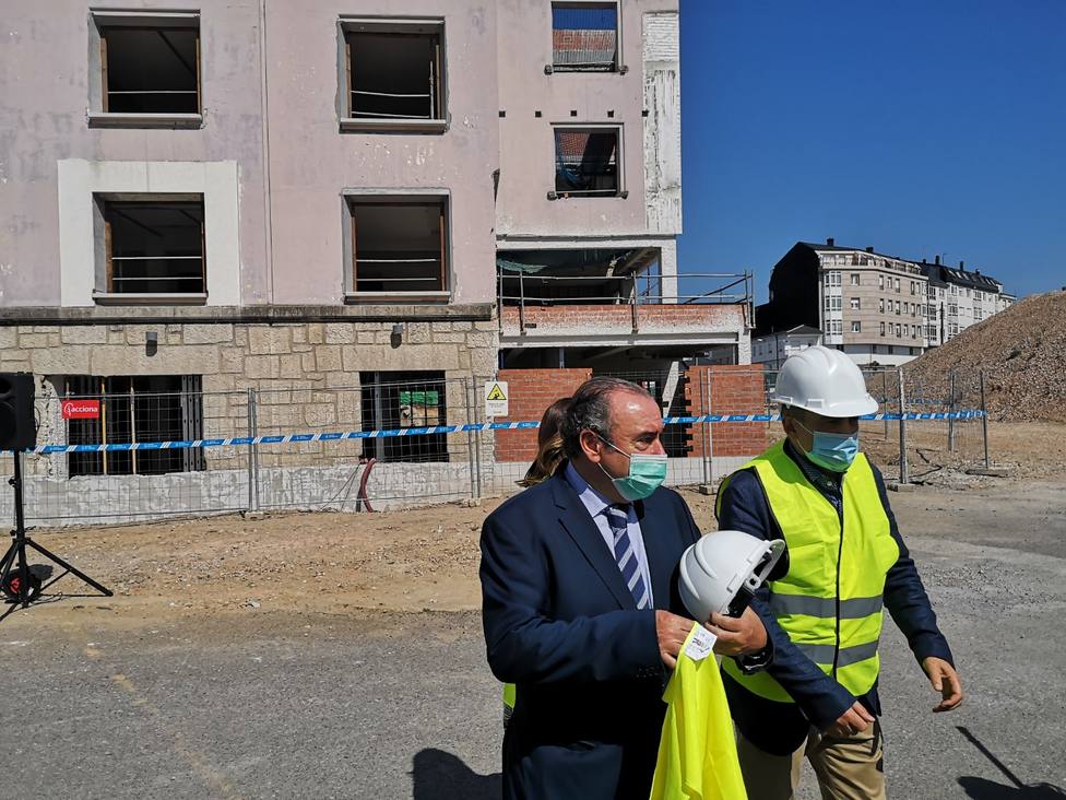 Ramón Ares visitó hoy las obras del nuevo Centro Integral de Saúde de A Residencia