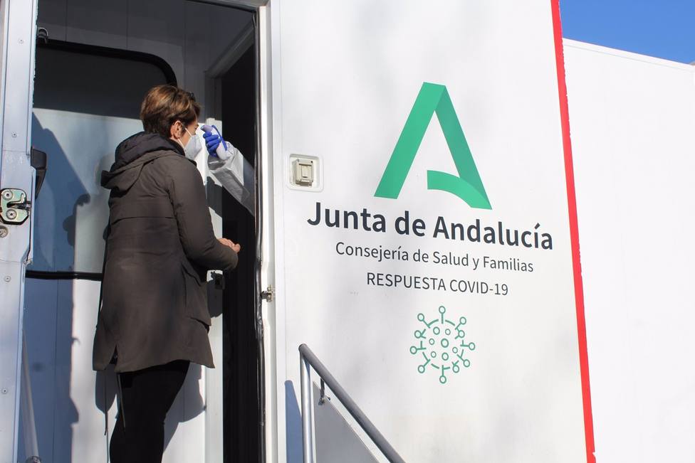 CORONAVIRUS | Catorce personas han ingresado en Andalucía y suman ya 513 hospitalizados COVID