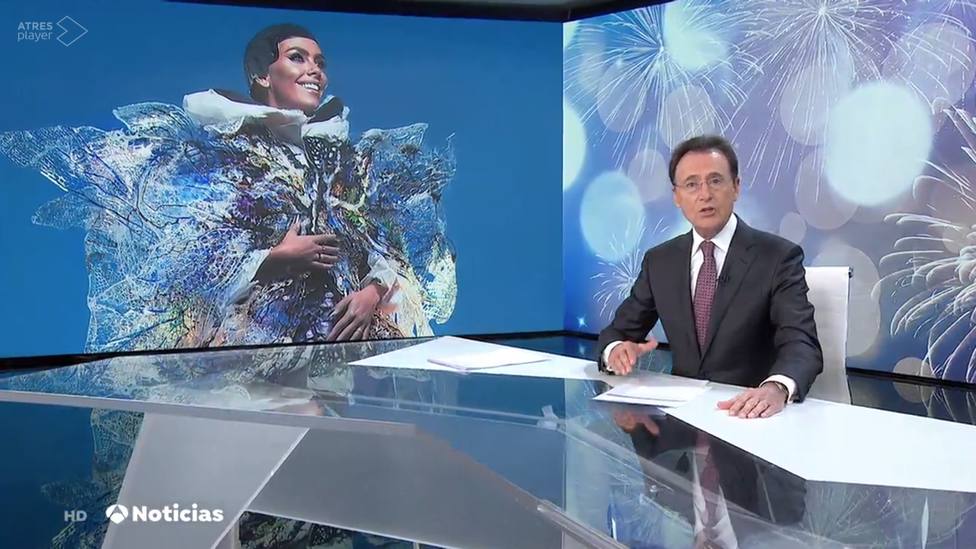 Matías Prats sorprende a los espectadores de Antena 3 al comentar el estilismo de Pedroche en las campanadas