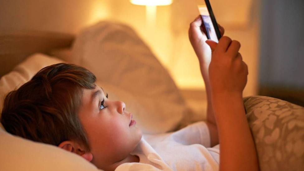 ¿Cuánto tiempo debería pasar un niño delante de una pantalla? Una profesora de psicología responde