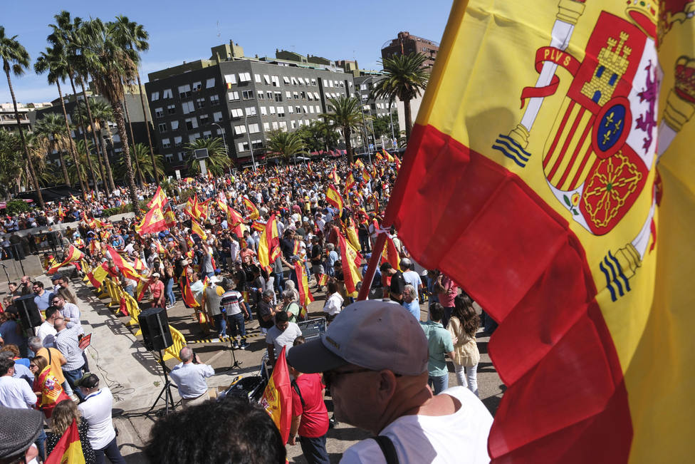 Un vecino de Sevilla conduce para manifestarse contra la amnistía y se queda helado: En el primer s