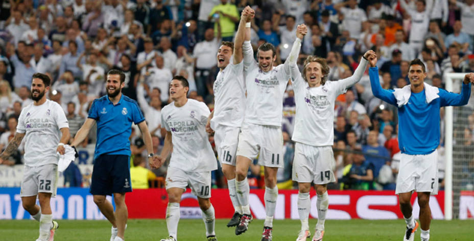 El Real Madrid celebra el pase a la final con camisetas de A por la Undécima (Reuters)