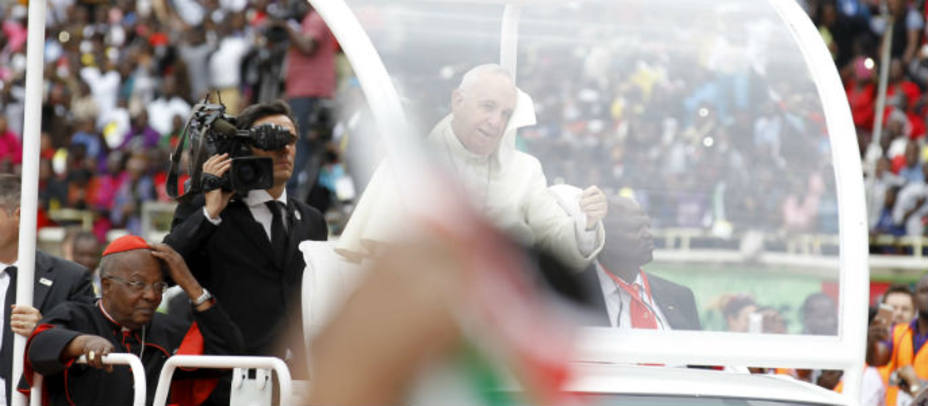El Papa se dirige a una parroquia de Nairobi. Reuters