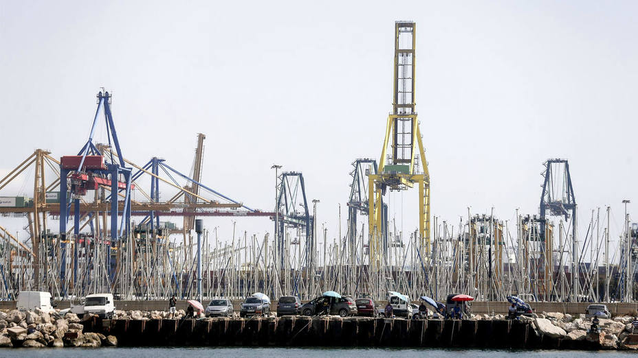 Los estibadores retoman la huelga en el puerto de Valencia, secundada al 100%
