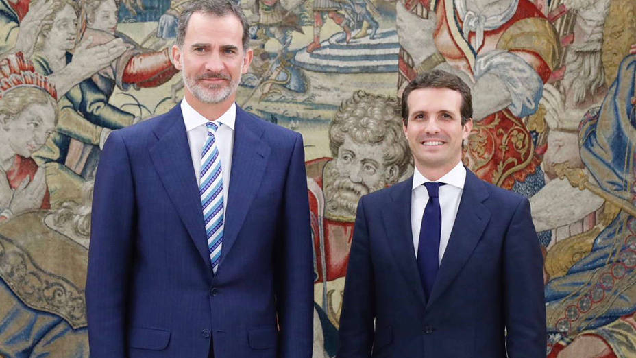 Felipe VI recibe a Casado como nuevo líder del PP