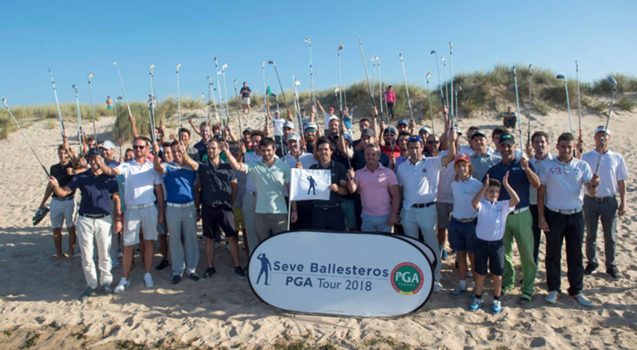 Varios golfistas en el homenaje a Severiano Ballesteros 