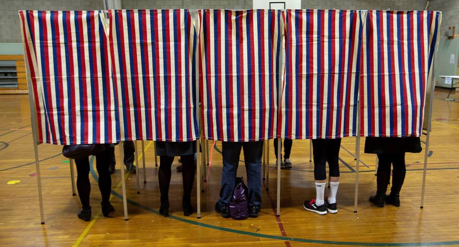 Estadounidenses acuden a votar en las elecciones legislativas