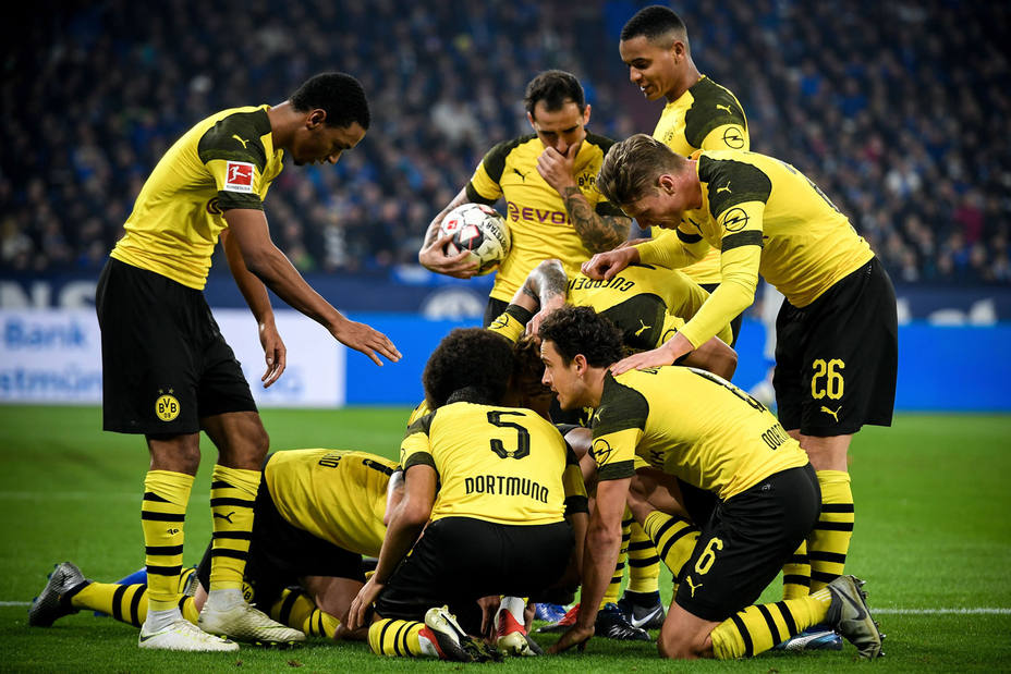El Borussia Dortmund celebra uno de sus goles (EFE)