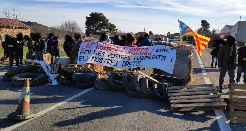 Los CDR cortan la N-230 en Alfarràs (Lleida) en protesta por el juicio del 1-O