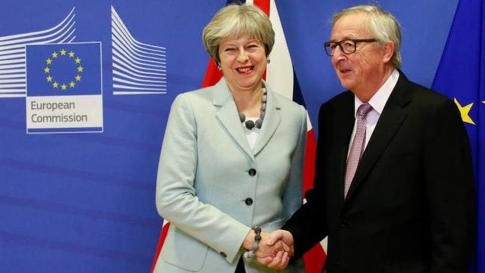 Londres y Bruselas resuelven el principal escollo del Brexit
