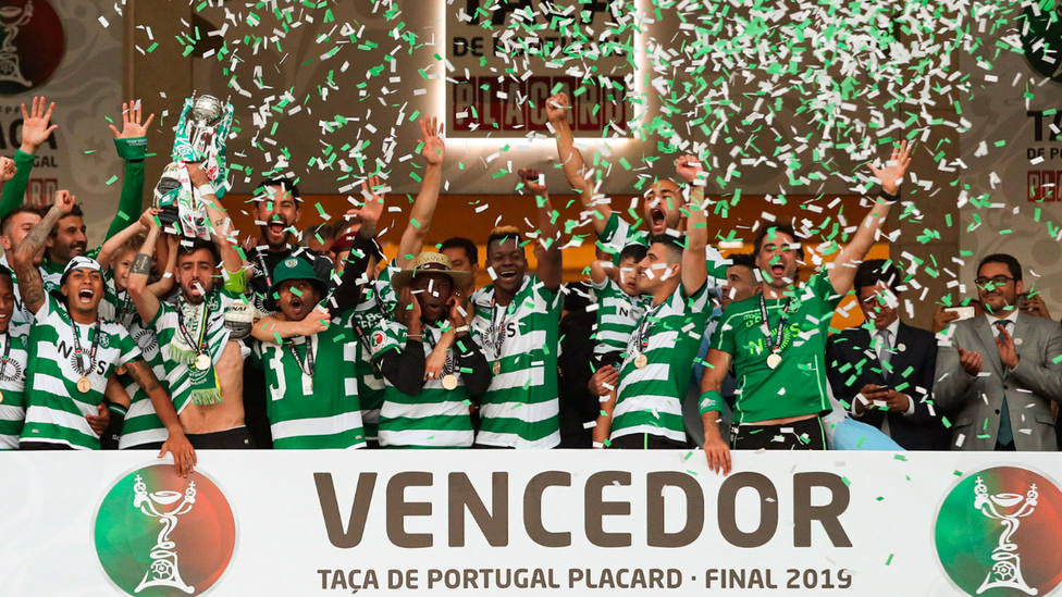 El Sporting celebra el título de Copa ante el Oporto. EFE